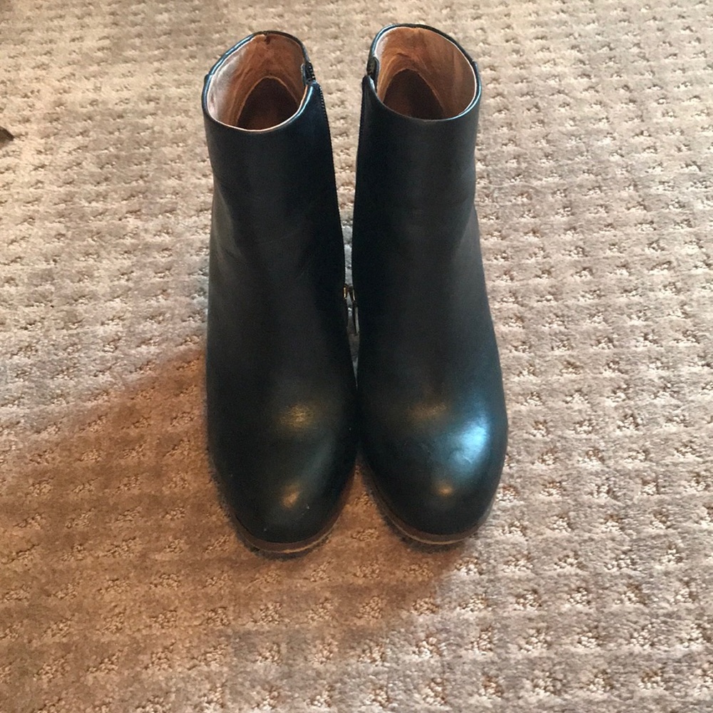 Black Boots. Gently worn!